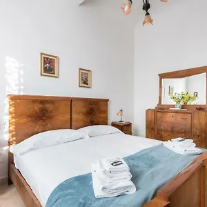 Apartamento Le Grazie In Superb Location